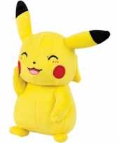 Cartoon knuffels pikachu pokemon geel